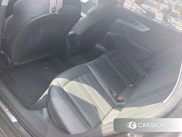 Audi A4L 2021 Темно-серый из Китая, фото 4