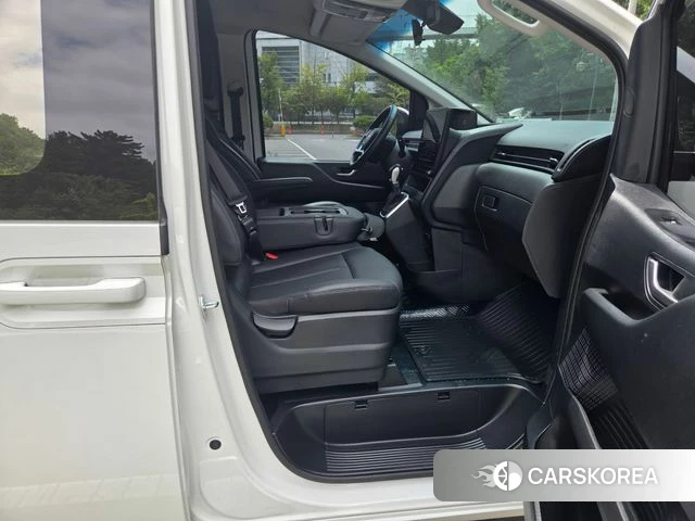 Hyundai Staria 2025 Белый из Кореи, фото 4