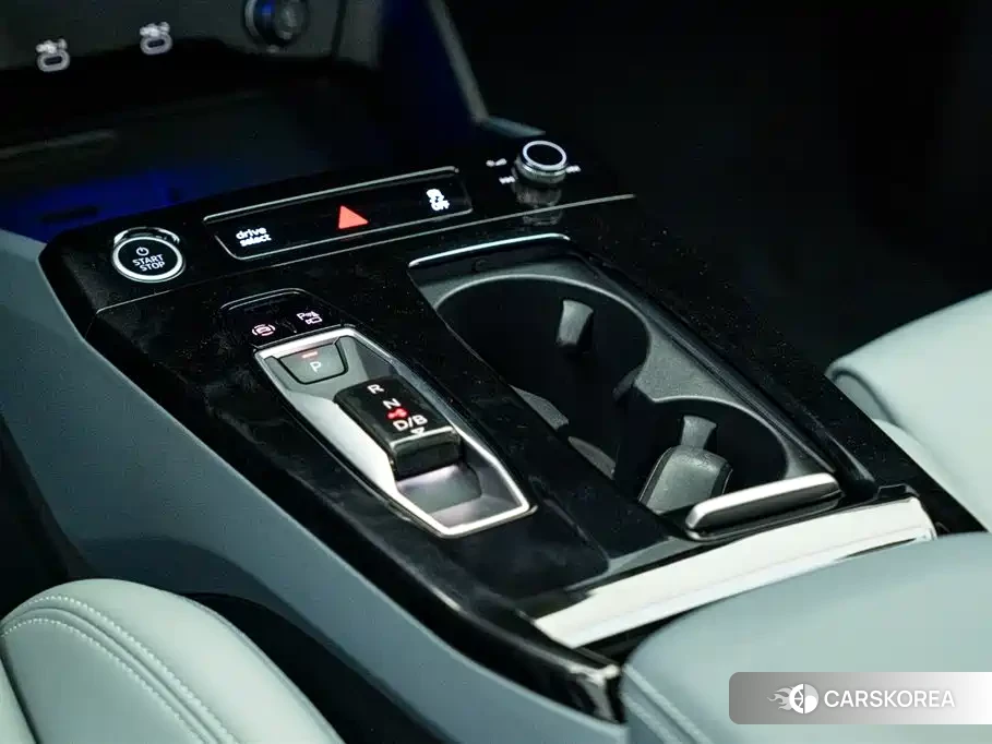 Audi Q6L e-tron 2025 Silver/gray из Китая, фото 4