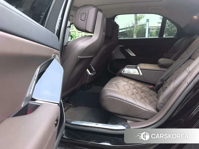 BMW 7 series 2023 Черный из Китая, фото 4