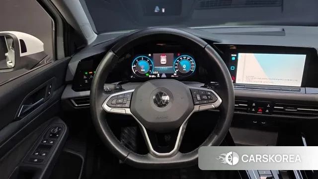 Volkswagen Golf 8th Generation 2023 Белый из Кореи, фото 4