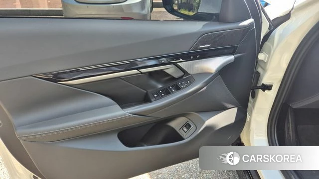 BMW 5 Series (G60) 2025 Белый из Кореи, фото 4