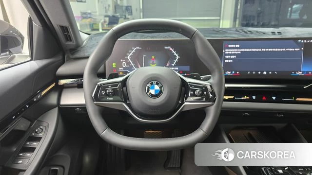 BMW 5 Series (G60) 2023 Черный из Кореи, фото 4