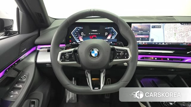 BMW 5 Series (G60) 2025 Черный из Кореи, фото 4