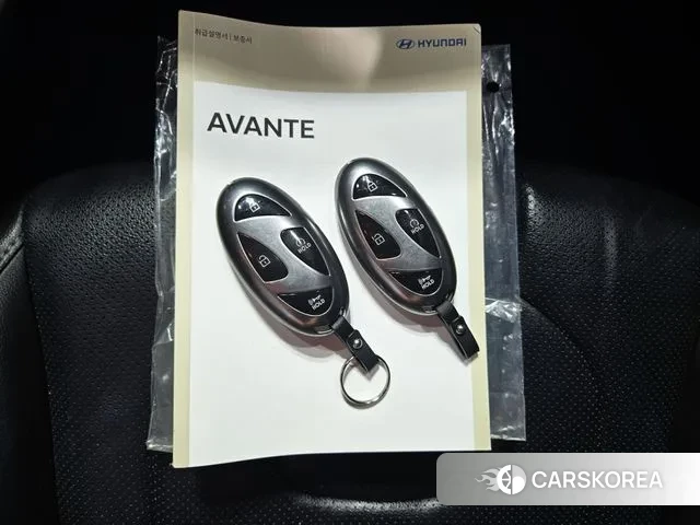 Hyundai The New Avante (CN7) 2023 Белый из Кореи, фото 4