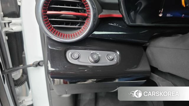 Chevrolet (GM Daewoo) Trax Crossover 2023 Белый из Кореи, фото 4