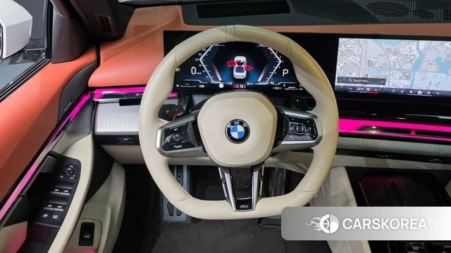 BMW 5 Series (G60) 2023 Белый из Кореи, фото 4