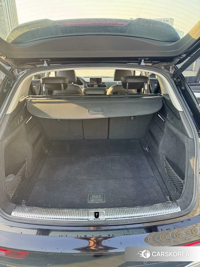 Audi Q5L 2020 Черный из Китая, фото 4