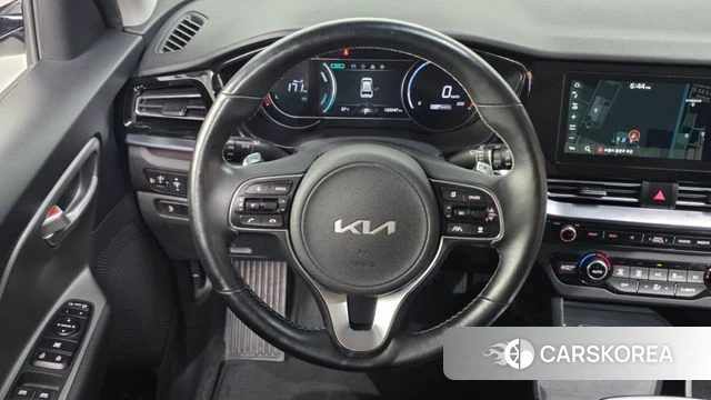 Kia Niro Plus 2023 Белый из Кореи, фото 4