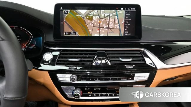 BMW 5 Series (G30) 2022 Белый из Кореи, фото 4