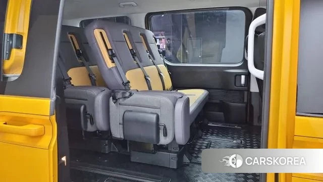 Hyundai Staria 2023 Желтый из Кореи, фото 4