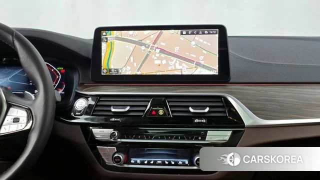 BMW 5 Series (G30) 2023 Белый из Кореи, фото 4