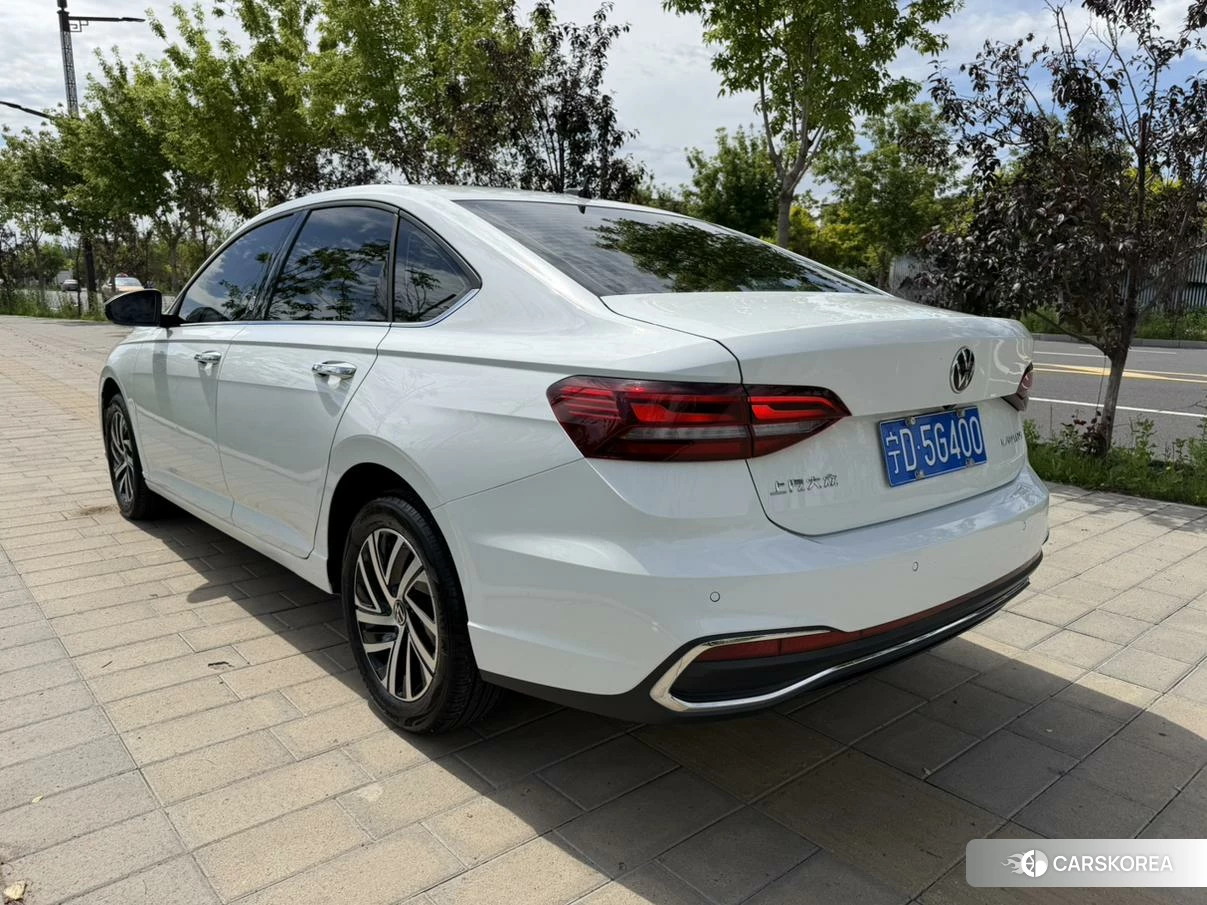 Volkswagen Lavida 2023 Белый из Китая, фото 4