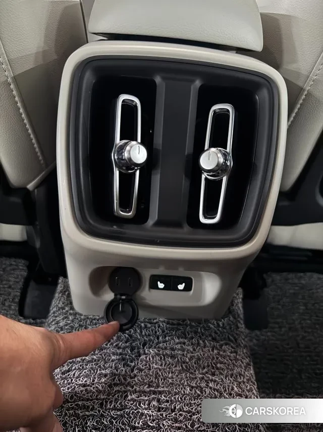 Volvo XC40 2024 Черный из Кореи, фото 4