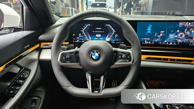 BMW 5 Series (G60) 2025 Белый из Кореи, фото 4