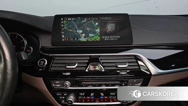 BMW 5 Series (G30) 2018 Белый из Кореи, фото 4