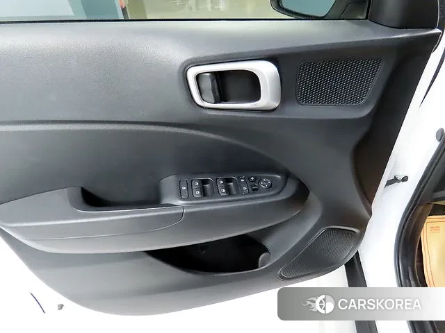 Hyundai Venue 2023 Белый из Кореи, фото 4