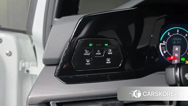 Volkswagen Golf 8th Generation 2023 Белый из Кореи, фото 4