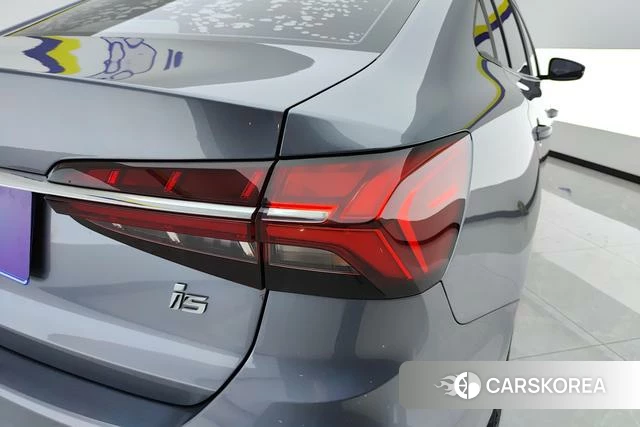 Roewe i5 2023 Темно-серый из Китая, фото 4