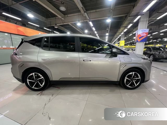 Aian AION Y 2023 Серебристо-серый из Китая, фото 4