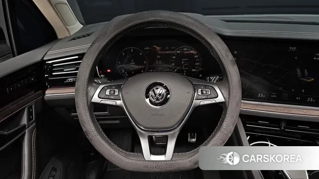 Volkswagen Touareg 3rd generation 2020 Черный из Кореи, фото 4