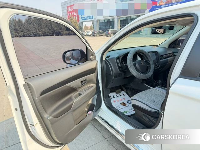 Mitsubishi  Outlander 2023 Белый из Китая, фото 4