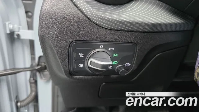 Audi Q2 2023 Светло-серебряный цвет из Кореи, фото 4