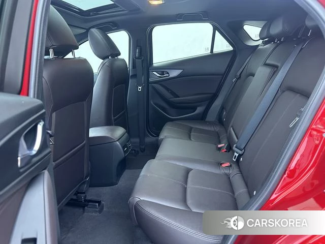 Mazda CX-4 2023 Красный из Китая, фото 4
