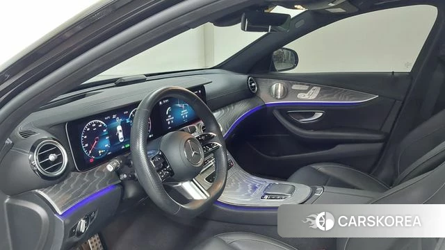 Mercedes-Benz E-Class W213 2023 Черный из Кореи, фото 4