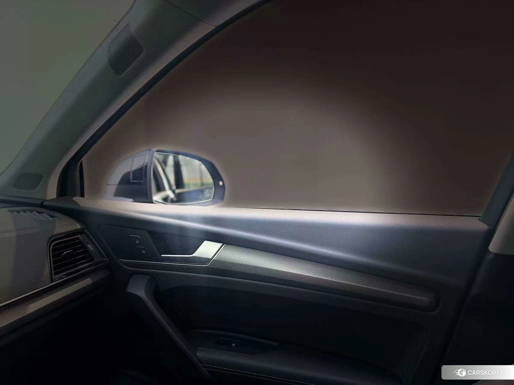 Audi Q5L 2021 Черный из Китая, фото 4