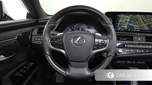 Lexus ES300h 7th generation 2025 Серебристо-серый из Кореи, фото 4