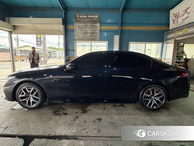 BMW 5 Series (G60) 2025 Черный из Кореи, фото 4