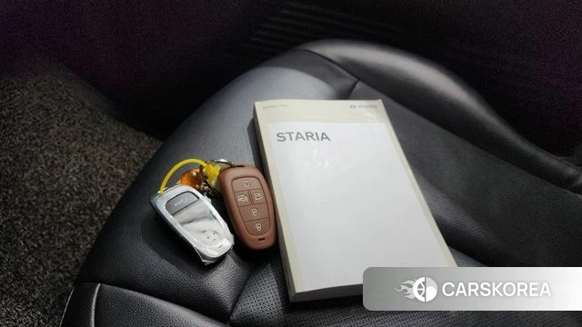 Hyundai Staria 2022 Белый из Кореи, фото 4