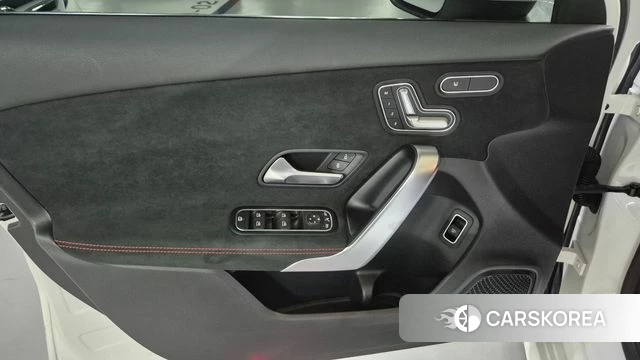 Mercedes-Benz A-Class W177 2023 Белый из Кореи, фото 4