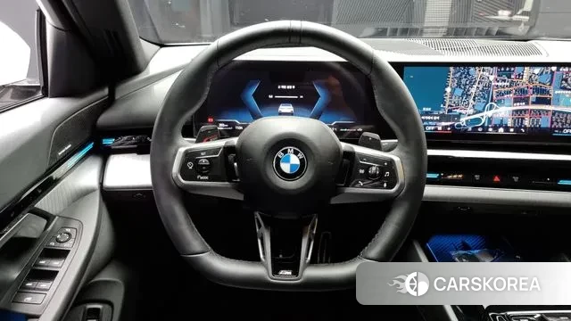 BMW 5 Series (G60) 2023 Белый из Кореи, фото 4