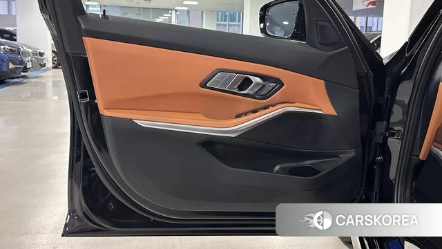 BMW 3 Series (G20) 2025 Черный из Кореи, фото 4