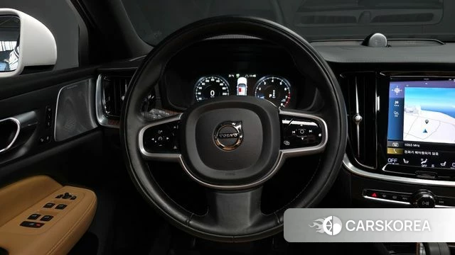Volvo V60 Cross-Country 2nd Generation 2021 Белый из Кореи, фото 4