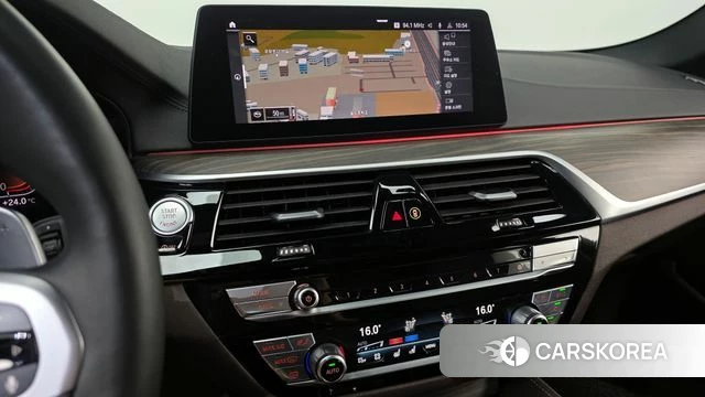 BMW 5 Series (G30) 2019 Серебристо-серый из Кореи, фото 4