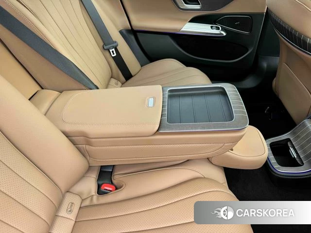 Mercedes-Benz E-class PHEV 2024 Черный из Китая, фото 4