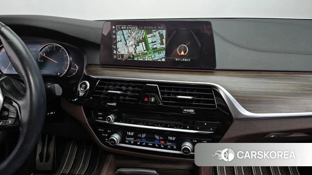 BMW 5 Series (G30) 2018 Белый из Кореи, фото 4