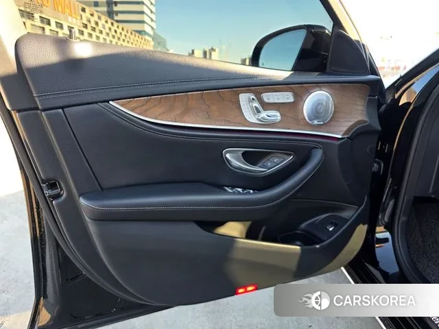 Mercedes-Benz E-Class W213 2020 Черный из Кореи, фото 4