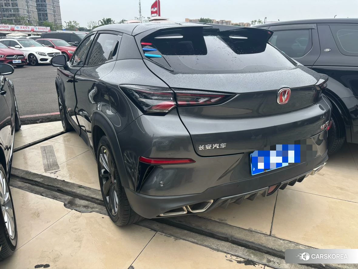 Chang'an UNI-T 2021 Темно-серый из Китая, фото 4