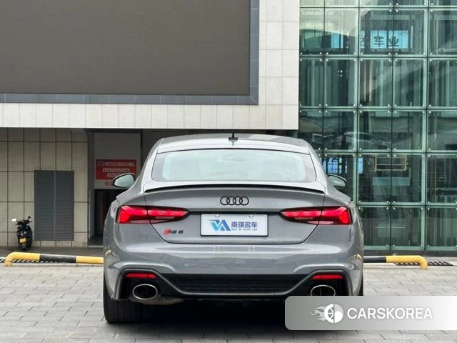 Audi RS 5 2025 Серебристо-серый из Китая, фото 4