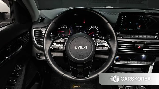 Kia Seltos 2022 Белый из Кореи, фото 4