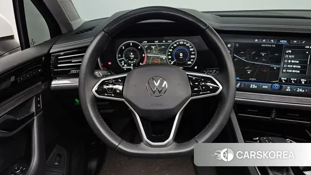 Volkswagen Touareg 3rd generation 2023 Белый из Кореи, фото 4