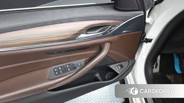 BMW 5 Series (G30) 2018 Белый из Кореи, фото 4