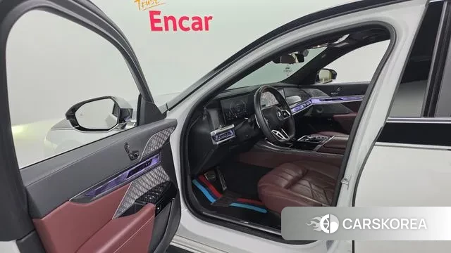 BMW 7 Series (G70) 2024 Белый из Кореи, фото 4