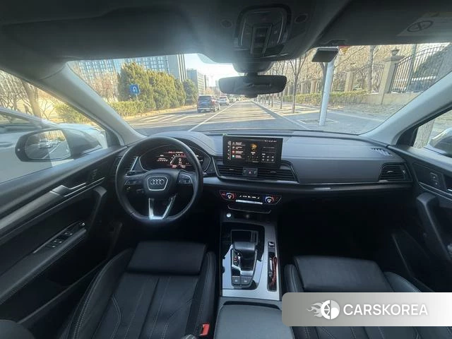 Audi Q5L 2022 Серебристо-серый из Китая, фото 4