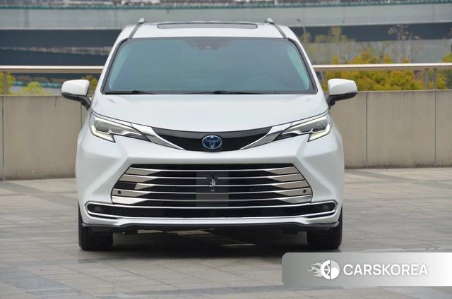 Toyota Saina 2022 Белый из Китая, фото 4