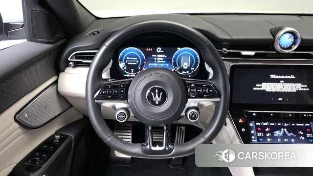 Maserati Grecale 2023 Светло-серебряный цвет из Кореи, фото 4